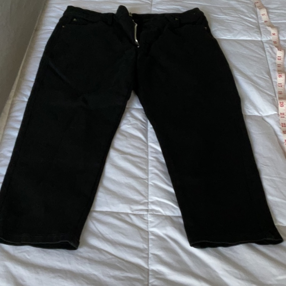 Women's Black Capris